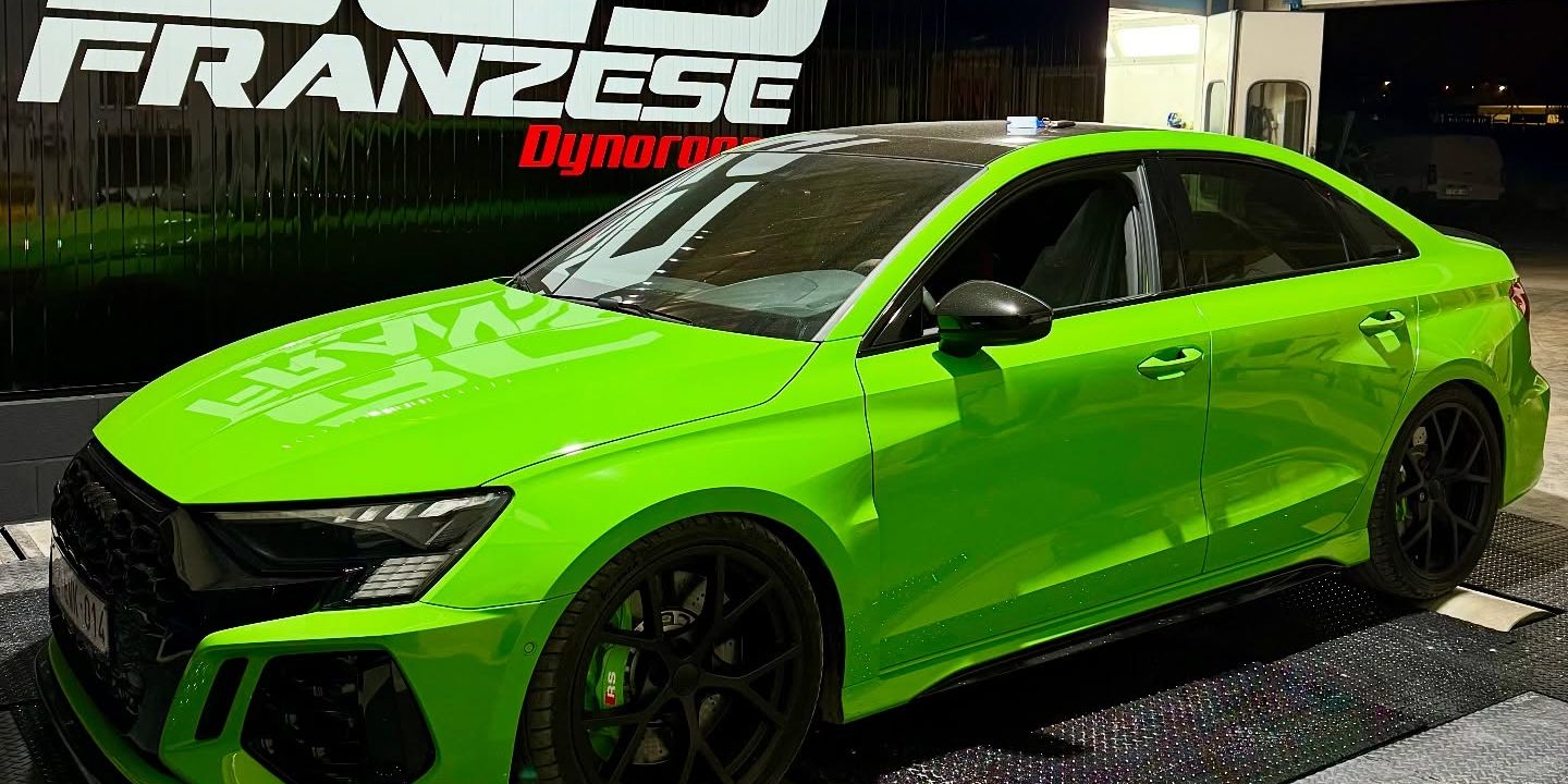 Audi RS3 verte sur le banc de puissance de BCS Franzese
